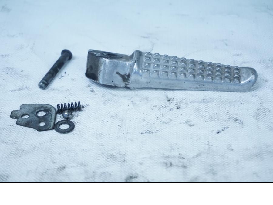 Framsidan på Fotpinne från en Honda VFR 750 -1992 motorcykel.