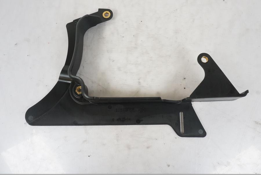 Snett uppifrån på Remskydd från en H-D Softail Sport Glide FLSB -2022 motorcykel.