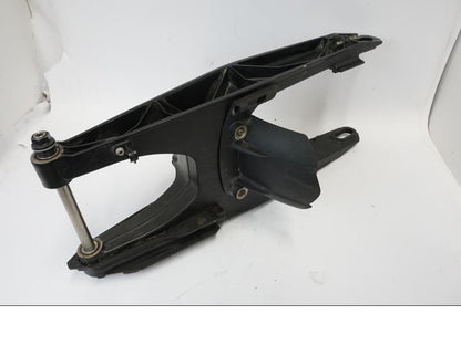 Höger sida på Sving från en KTM 690 Duke -2016 motorcykel.