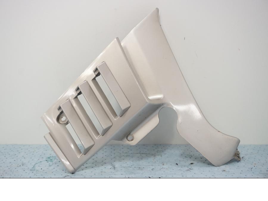 Framsidan på Sidkåpa från en Honda GL 1200 -1987 motorcykel.