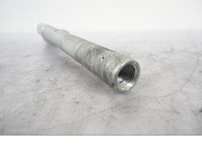 Snett nerifrån på Styre från en Yamaha YZF-R 125 -2008 motorcykel.