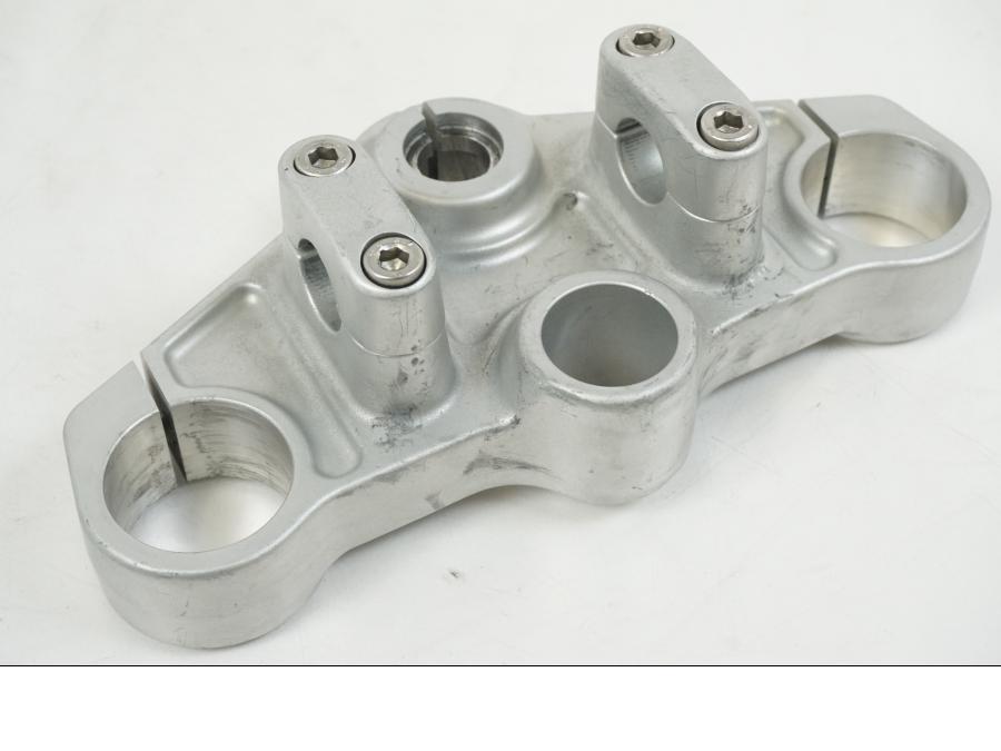 Framsidan på Gaffelkrona från en BMW F 650 CS -2002 motorcykel.