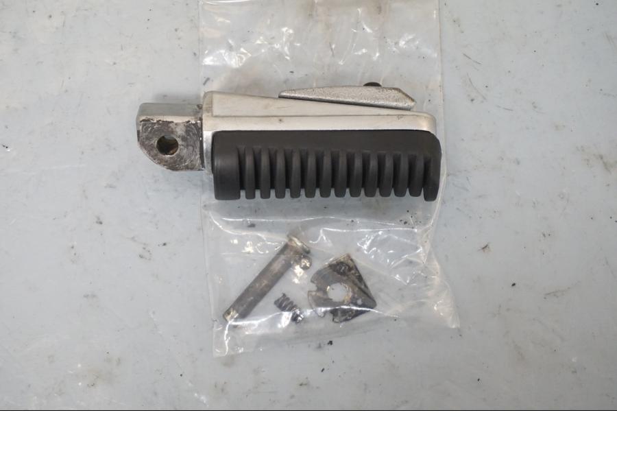 Baksidan på Fotpinne från en Yamaha XJ 6 -2011 motorcykel.