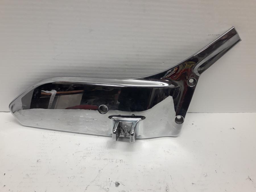 Framsidan på Fotpinnefäste från en BMW K 1200 LT -2006 motorcykel.