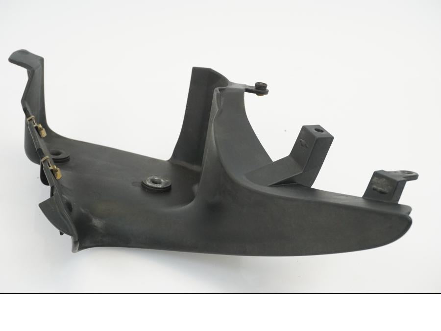 Framsidan på Luftintag från en BMW R 1150 R -2002 motorcykel.