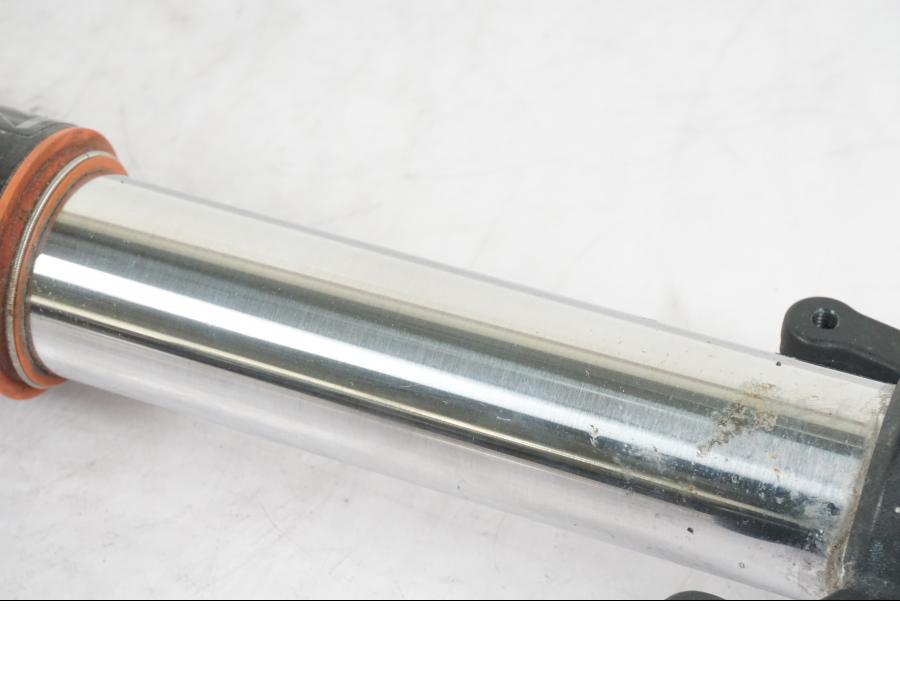 Extrabild2 på Gaffelben från en KTM 390 Duke -2018 motorcykel.