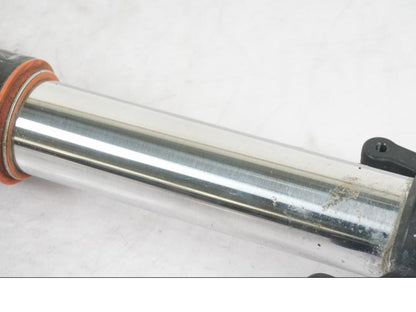 Extrabild2 på Gaffelben från en KTM 390 Duke -2018 motorcykel.