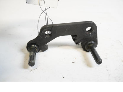 Framsidan på Bromsoksfäste från en Kawasaki ER-6N -2010 motorcykel.