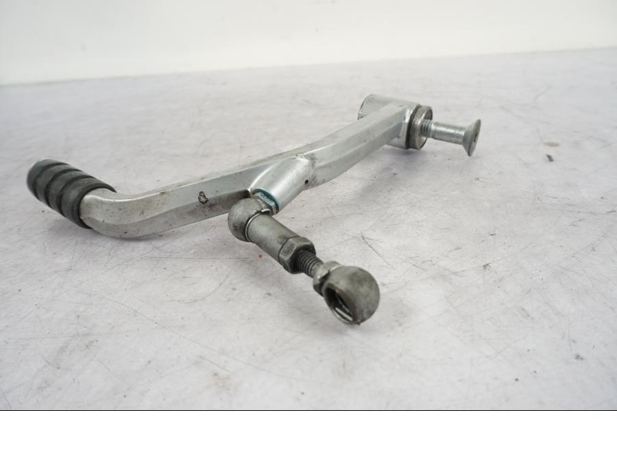 Baksidan på Växelpedal från en BMW R 850 R -2004 motorcykel.