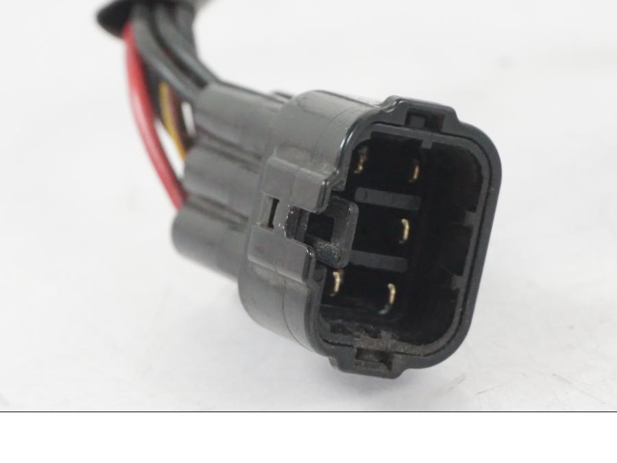 Baksidan på Styrelreglage från en Kawasaki ER-6F -2010 motorcykel.