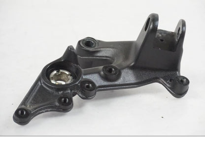 Snett uppifrån på Fotpinnefäste från en KTM 390 Adventure -2021 motorcykel.