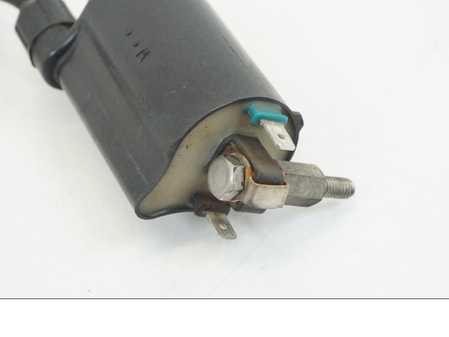 Höger sida på Tändspole från en Honda XL 1000 V -1999 motorcykel.