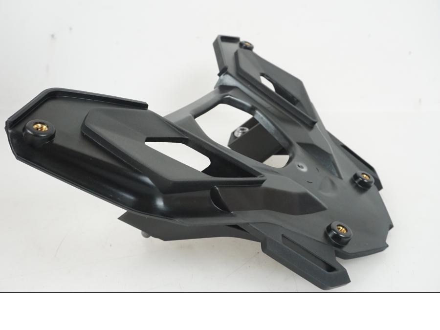 Baksidan på Pakethållare från en BMW R 1250 GS -2022 motorcykel.