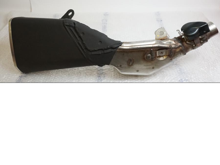 Framsidan på Ljuddämpare från en Kawasaki Z 800 -2015 motorcykel.