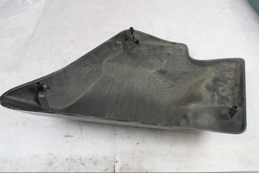 Vänster sida på Sidopanel från en H-D Touring Street Glide FLHX -2009 motorcykel.