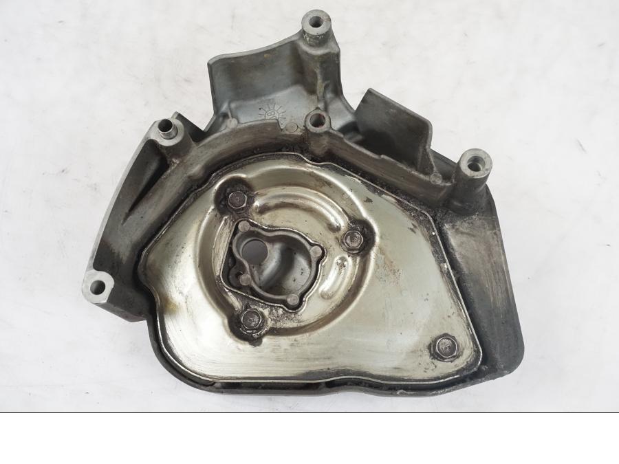 Snett nerifrån på Kedjeskydd från en Kawasaki ZZ-R 1400 -2009 motorcykel.