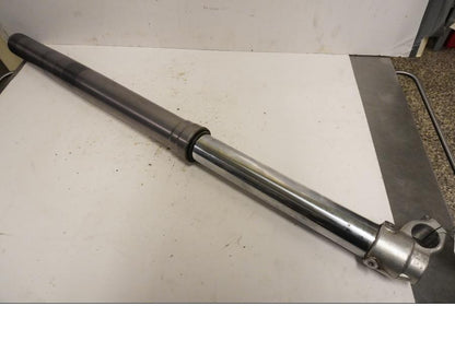 Framsidan på Gaffelben från en KTM 625 SMC -2005 motorcykel.