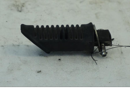 Framsidan på Fotpinne från en Suzuki DL 1000 -2016 motorcykel.