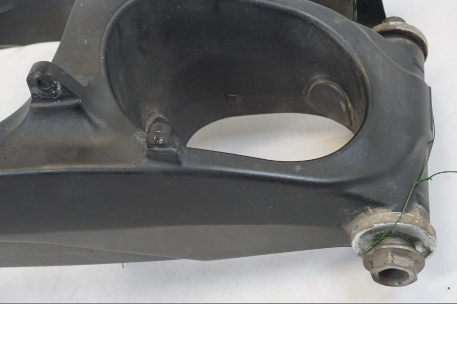 Baksidan på Sving från en Yamaha XT 1200 A -2010 motorcykel.