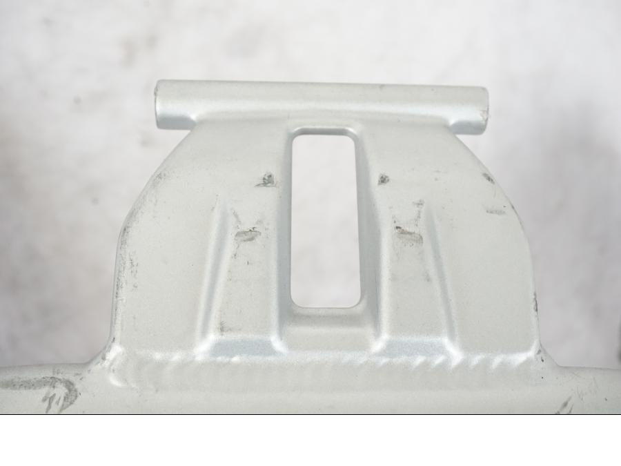 Höger sida på Vindrutefäste från en BMW R 1200 GSA -2012 motorcykel.