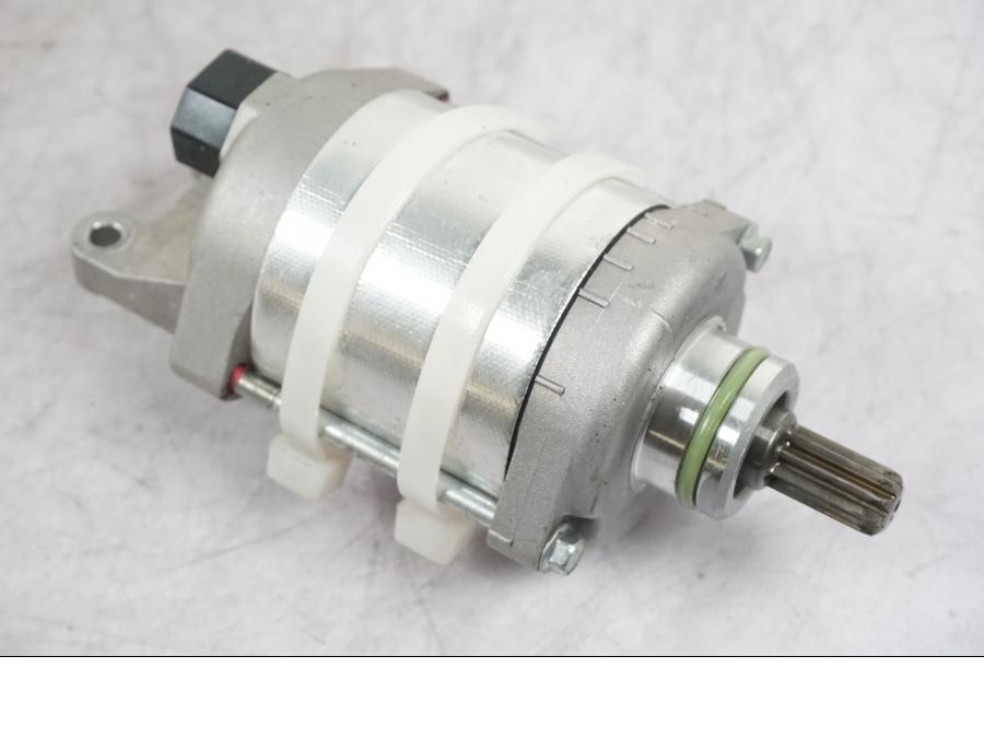 Framsidan på Startmotor från en Ducati Multistrada V4 -2024 motorcykel.