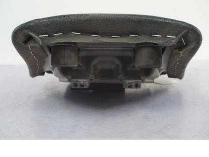 Snett nerifrån på Sadel från en Kawasaki Z 900 -2019 motorcykel.