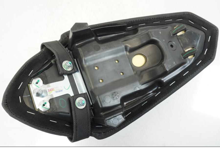 Vänster sida på Sadel från en Kawasaki NINJA 400 -2020 motorcykel.