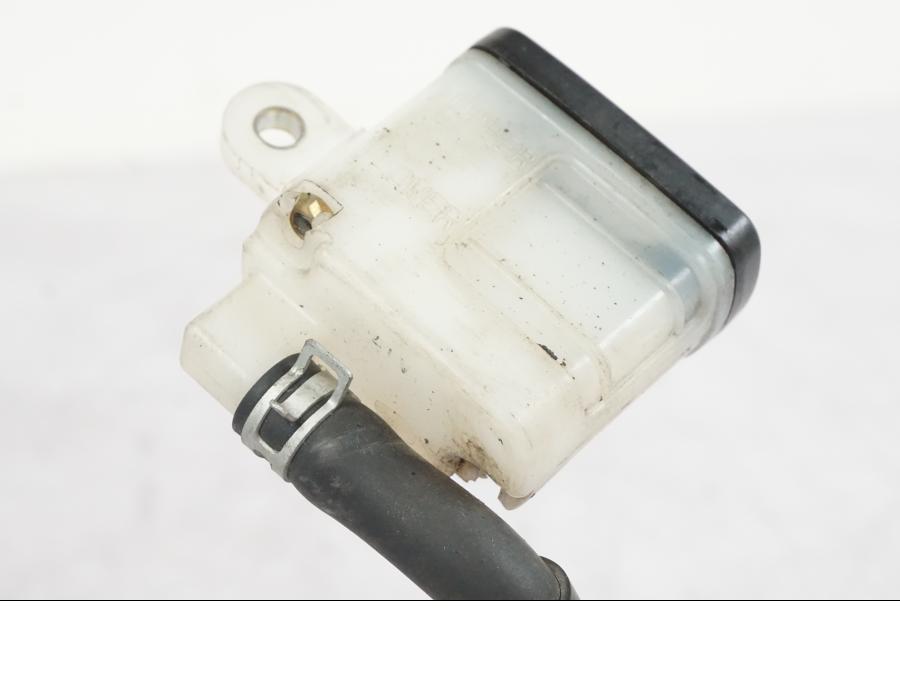 Extrabild2 på Bromshuvudcylinder från en Suzuki GSX-R 750 -2006 motorcykel.