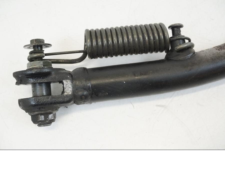 Snett uppifrån på Sidostöd från en Honda CB 750 -2002 motorcykel.