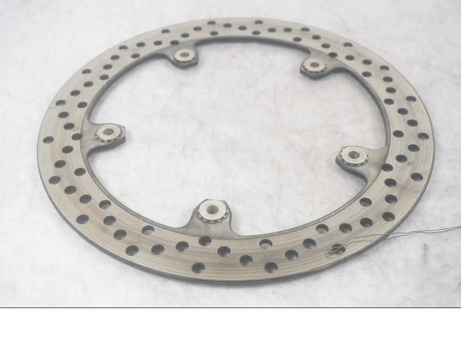 Framsidan på Bromsskiva från en BMW F 800 R -2011 motorcykel.