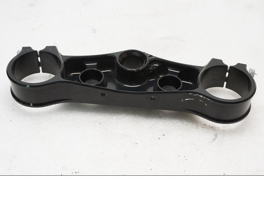 Baksidan på Gaffelkrona från en KTM 690 SMCR -2019 motorcykel.