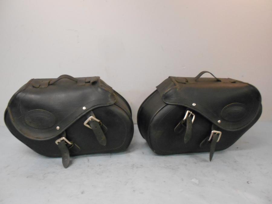 Framsidan på Sidoväska från en Kawasaki VN 1600 Mean Streak -2007 motorcykel.