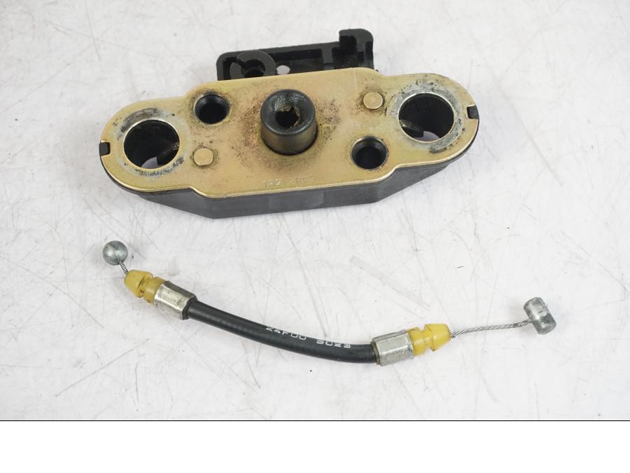 Framsidan på Sadellåsmekanism från en Suzuki GSX 1300 RX -1999 motorcykel.