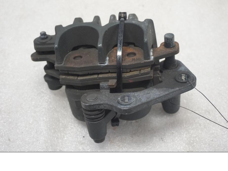 Snett uppifrån på Bromsok från en Suzuki SV 650 -2016 motorcykel.