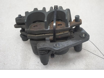 Snett uppifrån på Bromsok från en Suzuki SV 650 -2016 motorcykel.