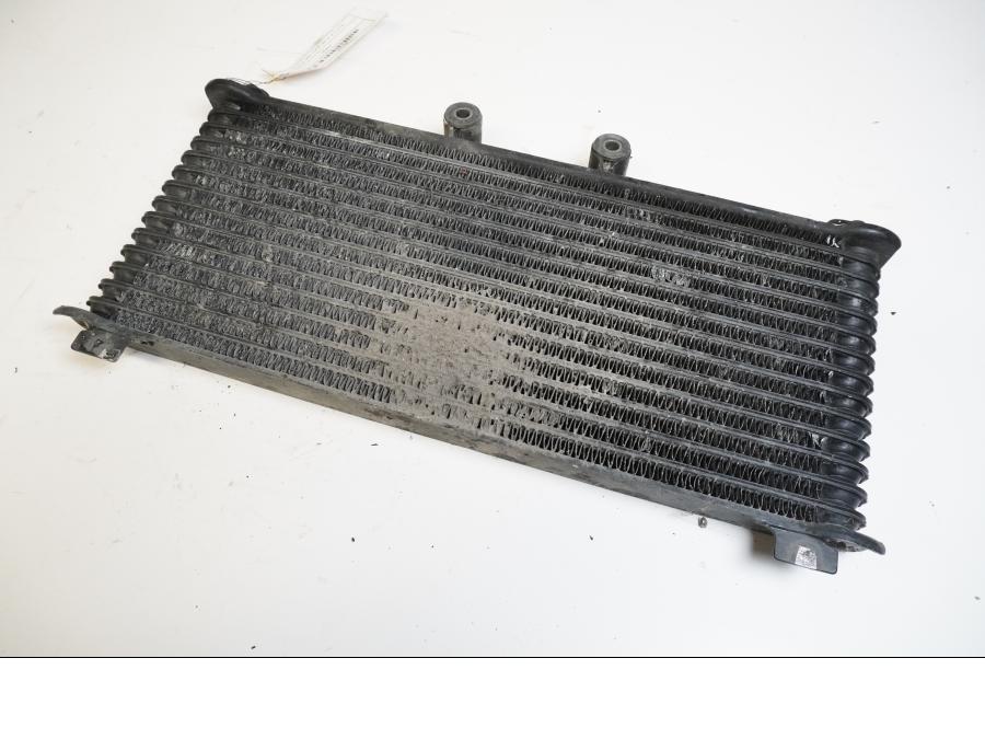 Snett uppifrån på Oljekyl från en Suzuki GSX 750 -1998 motorcykel.