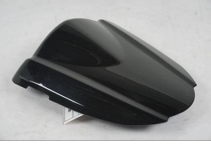 Höger sida på <p>Kuts från Suzuki GSX-R 1000 2008.</p>

<p>Omlackerad. Små lättare lackskador finns.</p>

<p>Saknar gummidämpning och hjälmhållaren.</p> motorcykel.