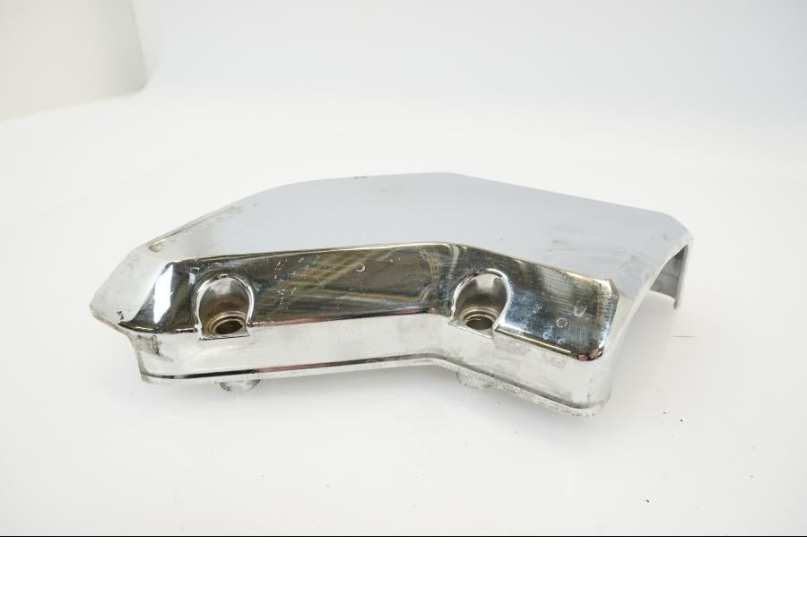 Baksidan på Motorkåpa från en Suzuki VS 800 -1996 motorcykel.