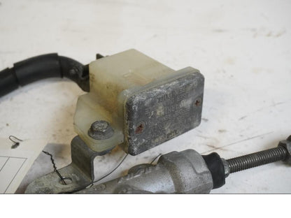 Höger sida på Bromshuvudcylinder från en Suzuki GSX-R 750 -1992 motorcykel.