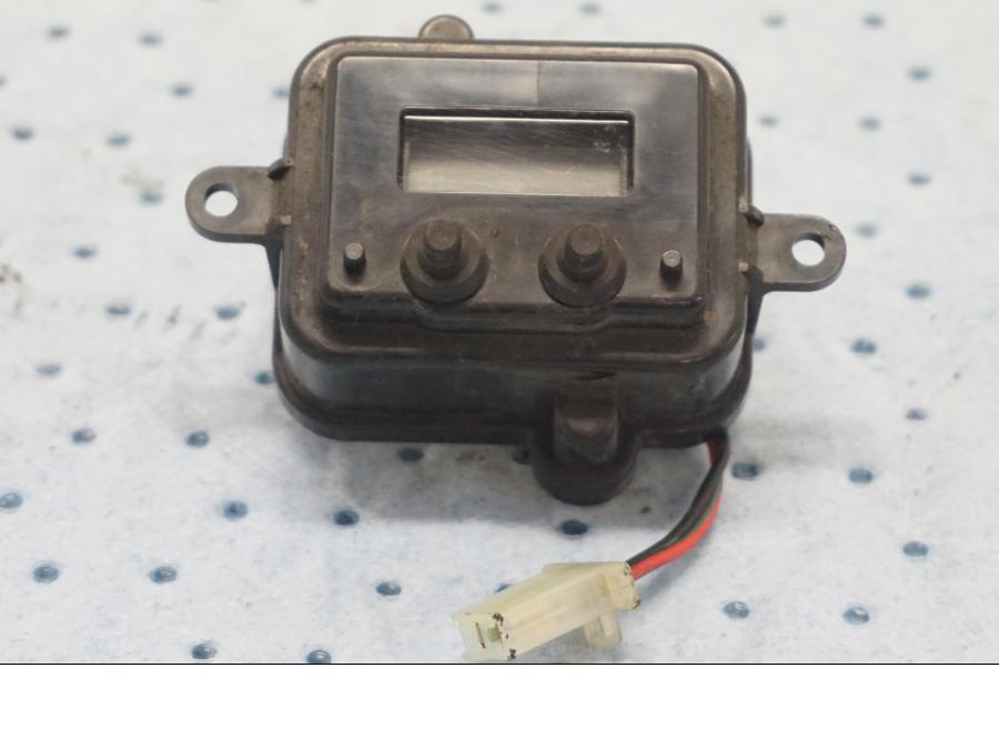 Framsidan på Klocka från en Triumph Tiger -2001 motorcykel.