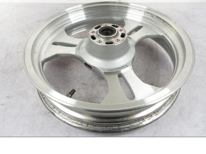 Snett uppifrån på Fälg från en Kawasaki VN 1500 Mean Streak -2002 motorcykel.