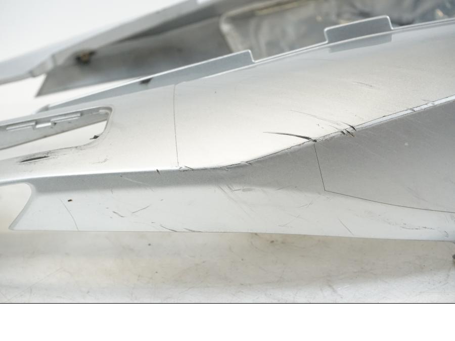 Snett uppifrån på Bakvinge från en Honda VFR 800 -2003 motorcykel.