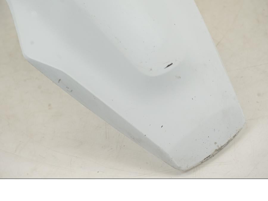 Baksidan på Framskärm från en Husqvarna 701 Supermoto -2020 motorcykel.