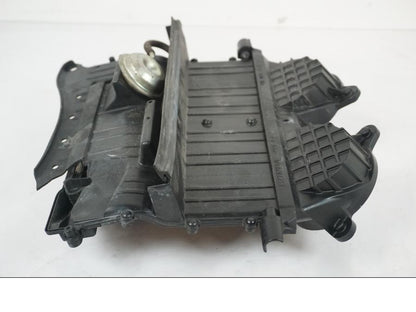 Snett nerifrån på Luftburksnorkel från en Honda CBR 1000 -2005 motorcykel.