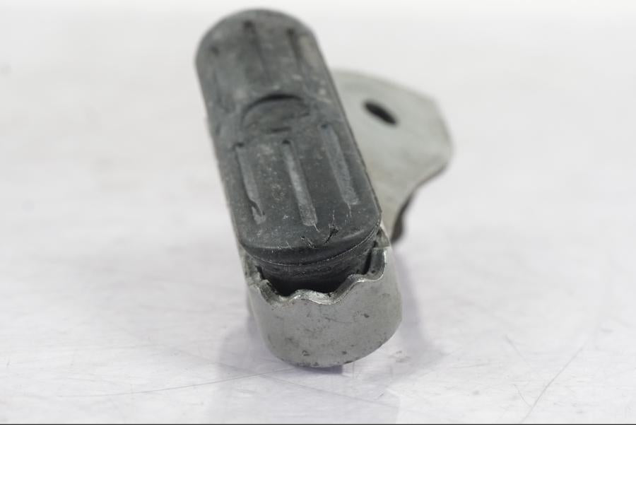 Snett nerifrån på Fotpinne från en BMW R 1200 GS -2005 motorcykel.