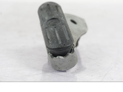 Snett nerifrån på Fotpinne från en BMW R 1200 GS -2005 motorcykel.