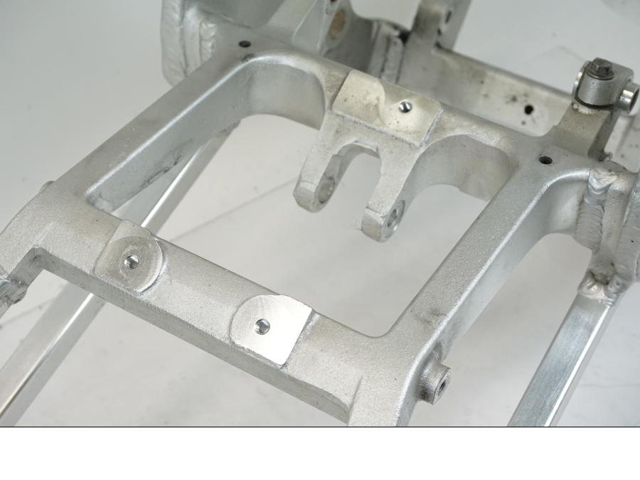 Snett uppifrån på Ram från en Yamaha YZF 1000 R1 -2001 motorcykel.