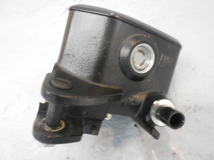 Baksidan på Bromshuvudcylinder från en Kawasaki Z 900 -2018 motorcykel.