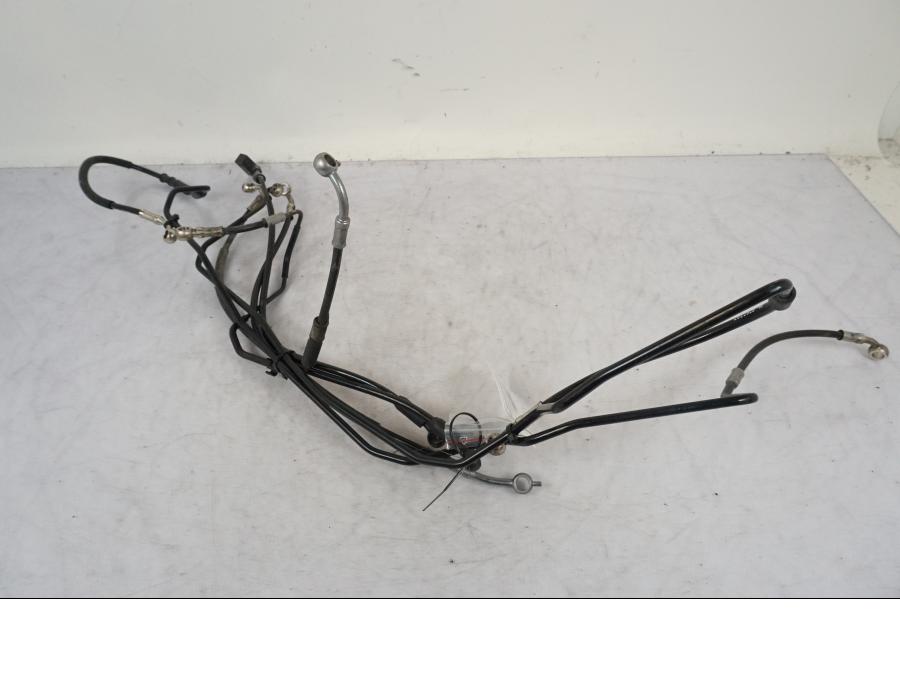 Baksidan på Bromsledning från en Triumph Bonneville T120 -2021 motorcykel.