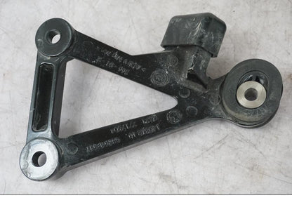 Snett nerifrån på Ljuddämparfäste från en BMW K 1600 GTL -2015 motorcykel.